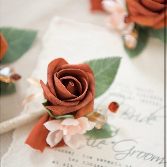 Rustic Boutonniere Set with Brown Roses (060) - Picture 3 of 5